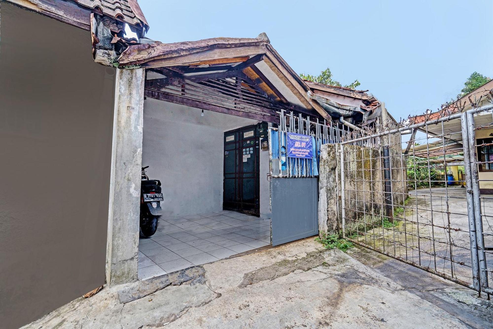 Oyo Life 92709 Kost Teras Cikapundung Syariah Hotel Bandung Eksteriør billede